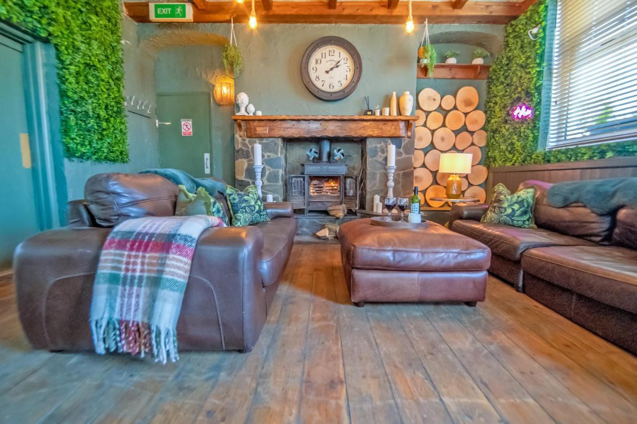 Entire Venue With Accommodation Sleeps Up To 19 - Waterfall Country Escape Wales Coelbren Exterior foto