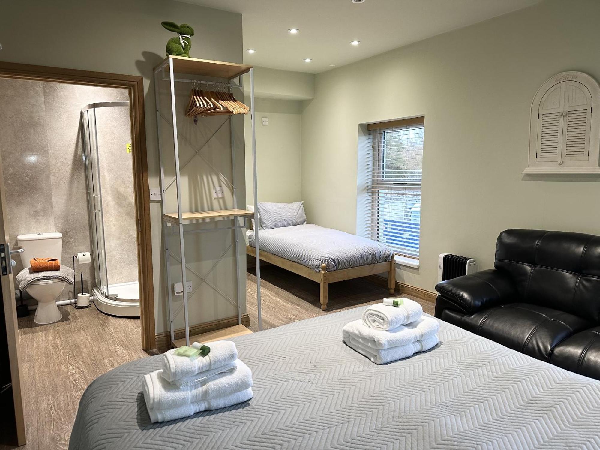 Entire Venue With Accommodation Sleeps Up To 19 - Waterfall Country Escape Wales Coelbren Exterior foto